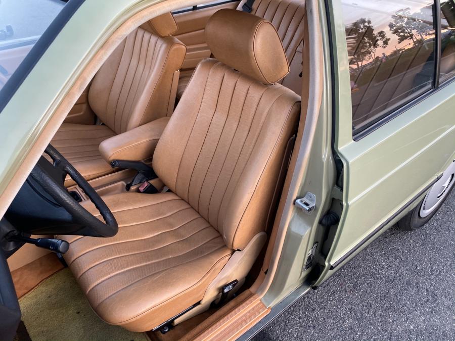 Интерьер Mercedes-Benz 190 D (W124) 1984 года  (NA) (фото 156 из 240)